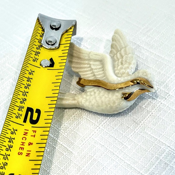 Lenox Off White Cream Colored Bird Dove Gold Toned Ribbon Brooch Pin China - Picture 5 of 6